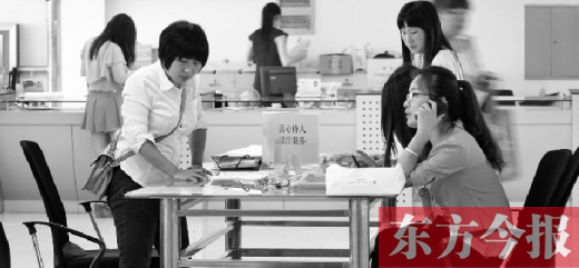 　　行政審批“瘦身”，不僅提高了行政效率，節(jié)約了行政資源，而且最大限度地方便了群眾