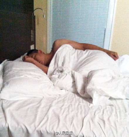 網(wǎng)傳吳春明的床照。