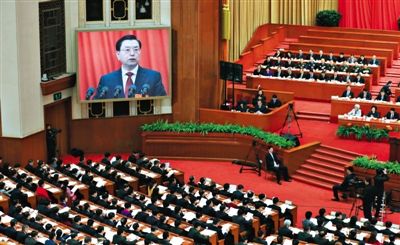 十二屆全國人大三次會議舉行第二次全體會議，全國人大常委會委員長張德江作全國人大常委會工作報告。