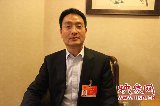 全國人大代表、輝縣市張村鄉(xiāng)裴寨社區(qū)黨總支書記裴春亮