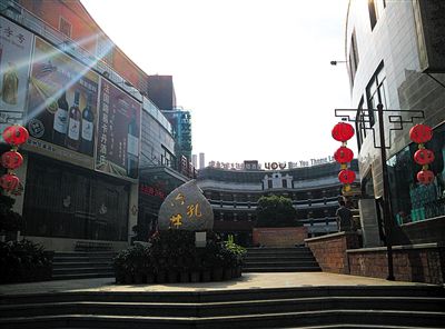 六井孔主打餐飲娛樂(lè)項(xiàng)目，泉州一些官員認(rèn)為這與文化創(chuàng)意產(chǎn)業(yè)難有關(guān)聯(lián)。