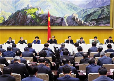 5月12日，國(guó)務(wù)院召開(kāi)推進(jìn)簡(jiǎn)政放權(quán)放管結(jié)合職能轉(zhuǎn)變工作電視電話會(huì)議，李克強(qiáng)總理發(fā)表講話。新華社記者