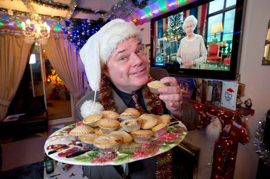 病態(tài)！英男子連續(xù)22年每日過圣誕耗資2千萬元
