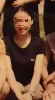 吳老師教音樂(lè)，已在該校工作十幾年。