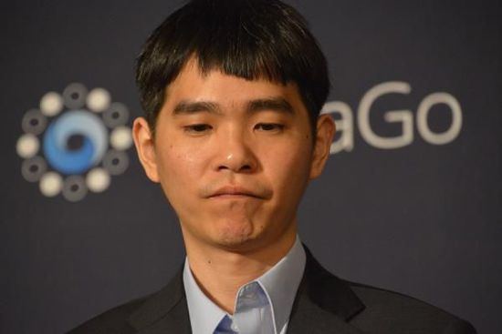 李世石賽后一臉無(wú)奈。