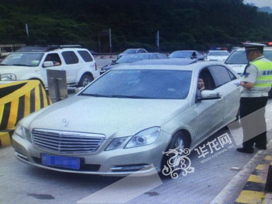 超速駕駛員被攔下。市交通執(zhí)法高速一支隊六大隊供圖