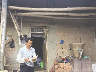 徐某父親說起兒子偷渡的事情，有些難以開口。