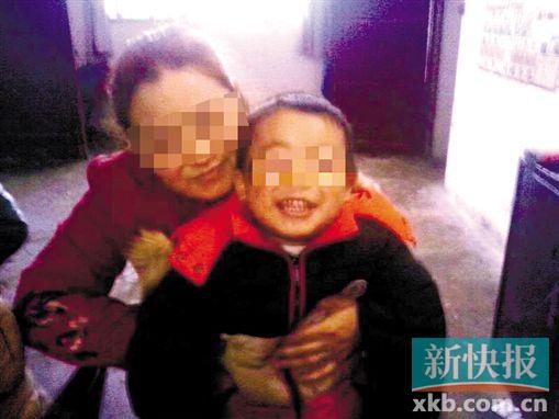 程女士生前和小孩開心玩耍。家屬供圖