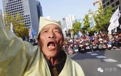 停不下來(lái)！這是韓國(guó)人民送給樸總統(tǒng)的《下臺(tái)歌》