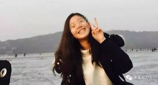 17歲高中男生教室里掐死女同學(xué)，被訴故意殺人和強(qiáng)奸