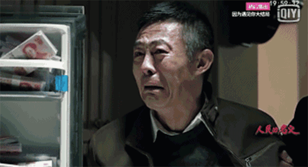 查案人員搜出的2.3億現(xiàn)金，從銀行運(yùn)來(lái)十二臺(tái)點(diǎn)鈔機(jī)，竟然燒壞了六臺(tái)。