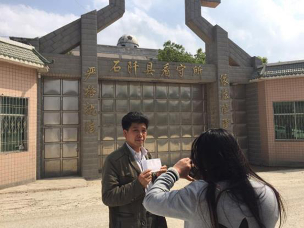 陳全松父親給看守所中的兒子交生活費(fèi)。