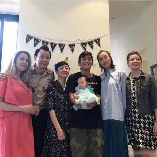 陳冠希女兒首曝光 陳冠希女友是誰?秦舒培個(gè)人資料照片家庭背景