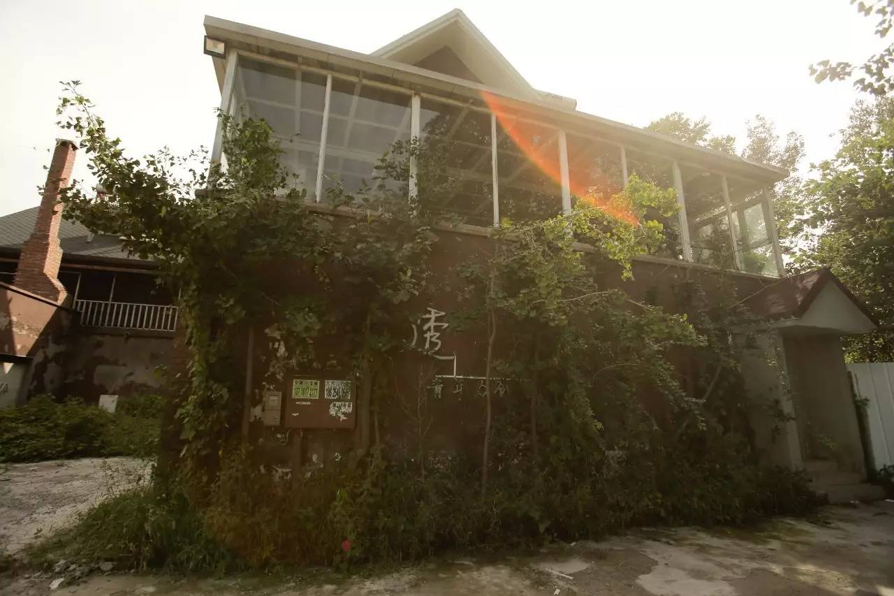 ▲失戀博物館位于北京市通州區(qū)宋莊鎮(zhèn)的一個(gè)重創(chuàng)空間內(nèi)，這里是一個(gè)藝術(shù)家集聚區(qū)。