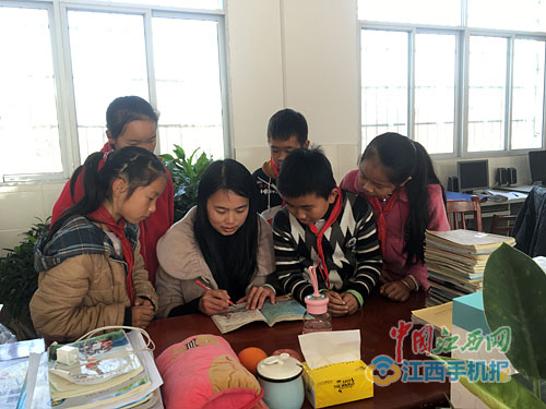 女教師備課本走紅 網(wǎng)友：這才是為人師表！