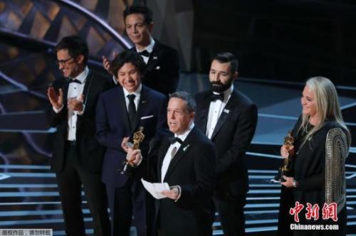 《尋夢(mèng)環(huán)游記》獲最佳動(dòng)畫(huà)長(zhǎng)片。主創(chuàng)說(shuō)表示《尋夢(mèng)環(huán)游記》證明了藝術(shù)能跨越種族，傳播到全世界。