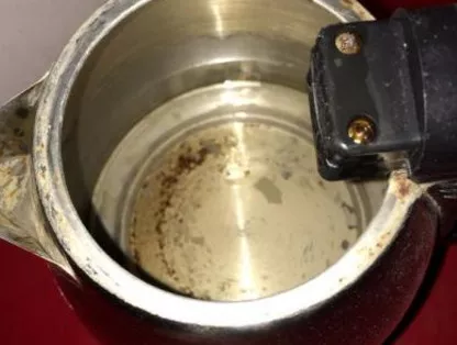 太惡心！女游客竟用酒店燒水壺煮自己的臟內(nèi)褲