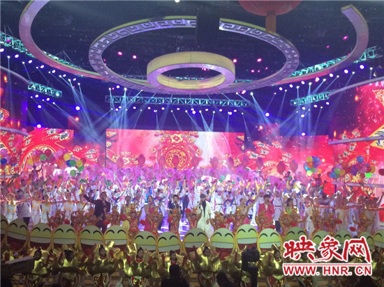 開(kāi)場(chǎng)歌舞《點(diǎn)贊幸福年》