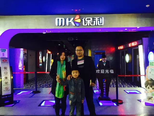 再來看兩個(gè)萌娃，表情都好有戲！