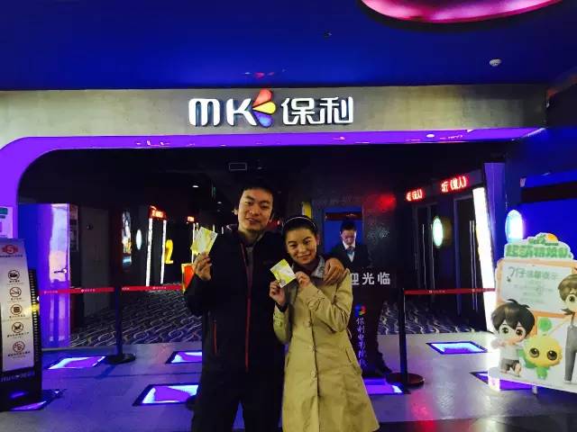 小情侶幸福的呢！