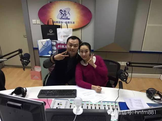 DJ子恒和小糖首先給我們送上祝福咯！