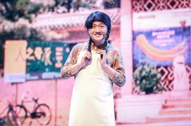 小品《那些年我們錯(cuò)過(guò)的一支舞》，主播樂(lè)天、張嵩的裝扮你給打幾分？