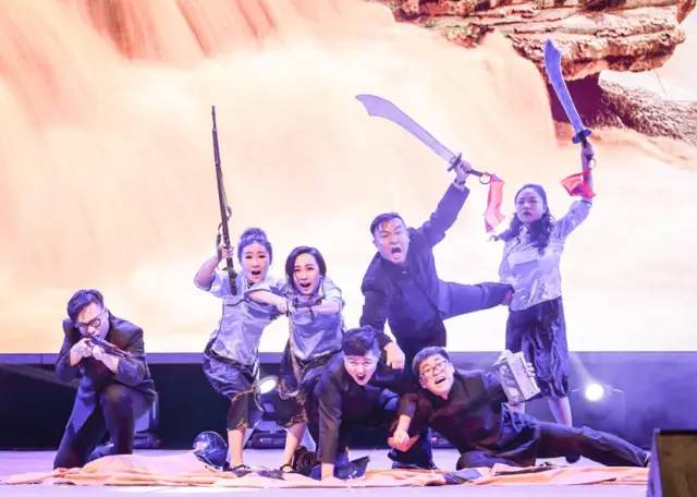 作為本場(chǎng)晚會(huì)的最后一個(gè)節(jié)目，《黃河大合唱》刷新你完全不一樣的體驗(yàn)。