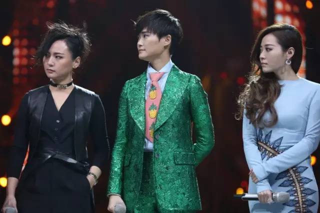 李宇春、周筆暢、張靚穎湖南臺(tái)跨年晚會(huì)同框