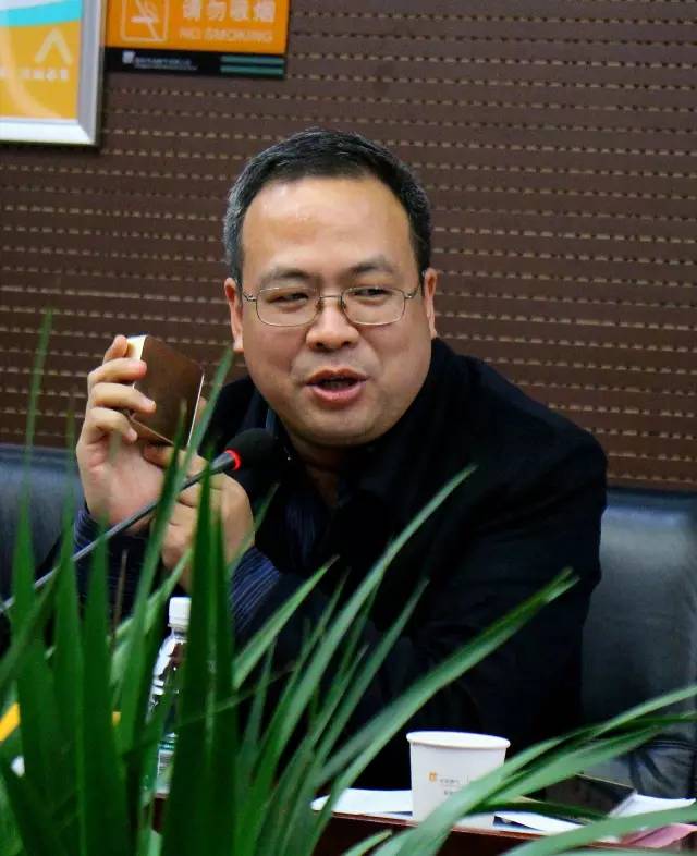 看看上面這位，就是我們1066最紅的男人——付總。