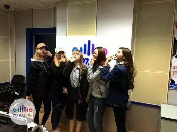 豬鼻行動(dòng)！預(yù)備……按！長(zhǎng)腿妹妹都是天然美女哦！