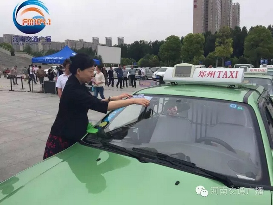 省文明辦專職副主任張曼如，對(duì)愛(ài)心助考活動(dòng)的舉辦給予高度評(píng)價(jià)。