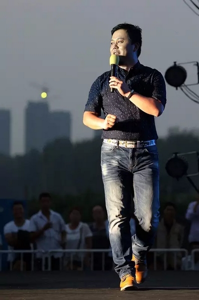 莫非此刻是在向前走還是向后移？