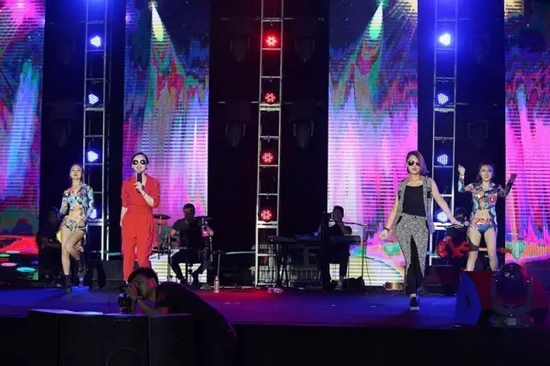 夢茹、怡璐《路燈下的小姑娘》