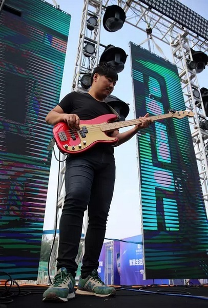 辛苦樂隊(duì)老師，你們跟我們一起，共同見證了時(shí)光音樂節(jié)是如何一步步成長至今的。