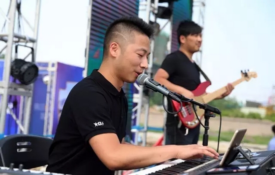 辛苦樂隊(duì)老師，你們跟我們一起，共同見證了時(shí)光音樂節(jié)是如何一步步成長至今的。