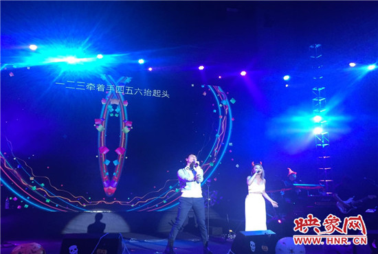 丁當(dāng)現(xiàn)場分享了她的代表曲目，《猜不透》全場大合唱，歌手嚴(yán)爵充分展現(xiàn)創(chuàng)作型歌手的特點(diǎn)。