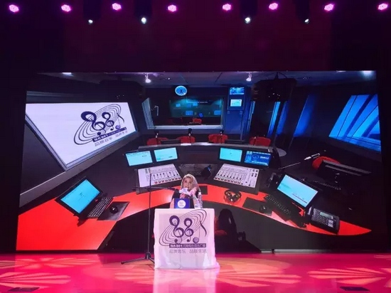 《魅力薇薇笑》節(jié)目現(xiàn)場(chǎng)直播中