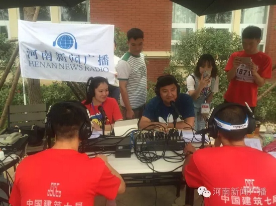 直播間被圍觀群眾包圍啦，是不是沒有看過我們的直播？