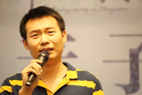 他，是一名消防員，同時(shí)也是聲音的愛好者。