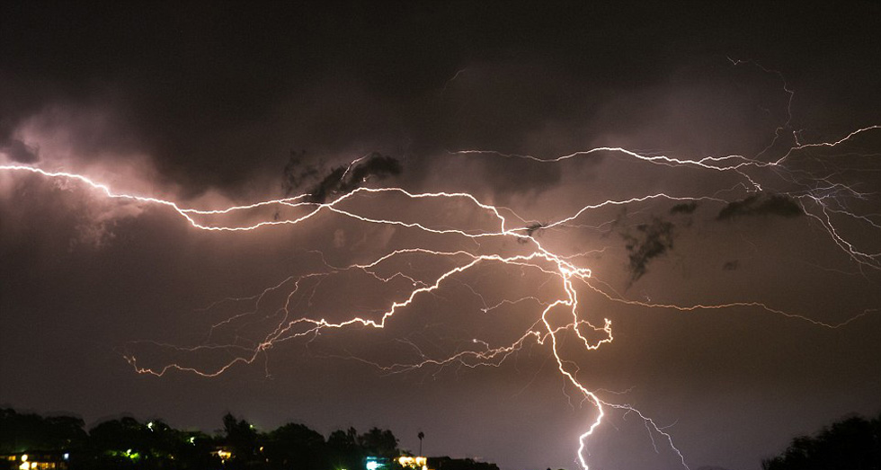 超10萬(wàn)次雷電襲擊布里斯班 電光沖天場(chǎng)面震撼 超10萬(wàn)次雷電襲擊布里斯班 電光沖天場(chǎng)面震撼