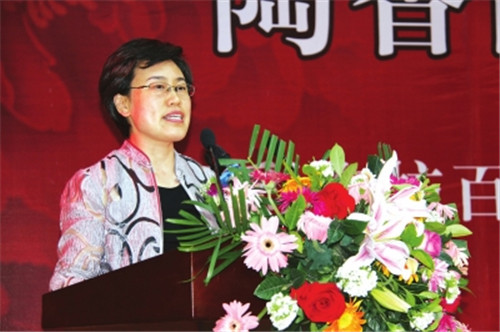 洛陽市委常委、組織部部長，洛陽市關(guān)心下一代工作委員會(huì)主任陳向平致辭