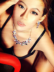 性感車模風(fēng)情萬(wàn)種