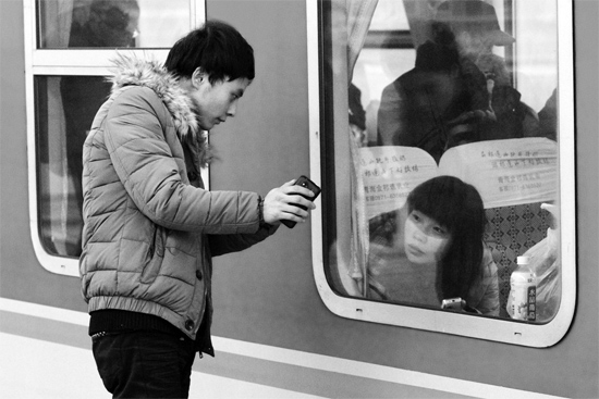 離別后，手機(jī)是傾訴思念最好的工具