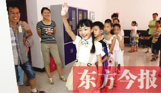 成長(zhǎng)訓(xùn)練營(yíng)面試在東方今報(bào)發(fā)行中心舉行。圖為面試現(xiàn)場(chǎng)