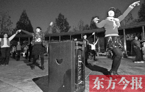 做到既讓跳舞的人有地方，又不影響他人休息，這才是化解矛盾的根本出路