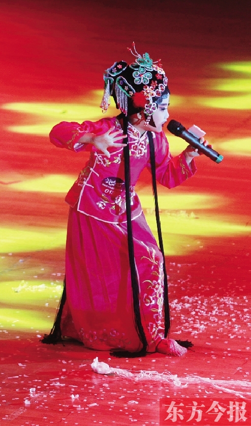 11月16日，《非常6+1》河南區(qū)總決賽現(xiàn)場(chǎng)，入圍選手們上演了一場(chǎng)精彩的比賽