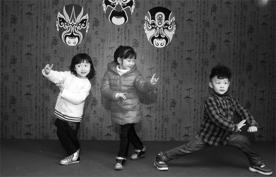 11月19日，鄭州市銘功路小學(xué)的金名劇場