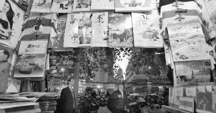 11月25日，鄭州市福壽街一家臺(tái)歷、掛歷專營(yíng)店店主稱，上貨半個(gè)多月了，生意一直很冷清