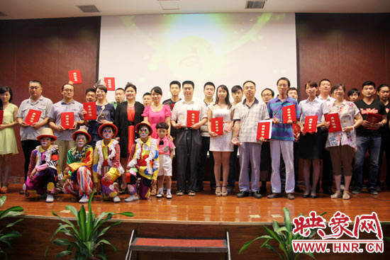 經(jīng)過(guò)網(wǎng)絡(luò)投票和專(zhuān)家評(píng)審，最終農(nóng)民兄弟樂(lè)隊(duì)的歌曲《中國(guó)夢(mèng)》、動(dòng)畫(huà)片《紅孩兒與大學(xué)院》以及《中原福塔兒童