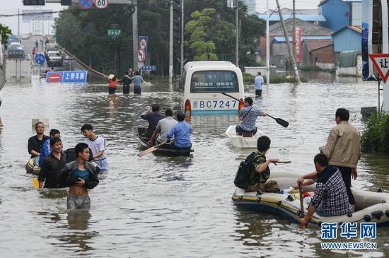 臺(tái)風(fēng)“菲特”造成浙江余姚市城區(qū)大面積被淹，城市交通基本癱瘓，部分區(qū)域停電停水。